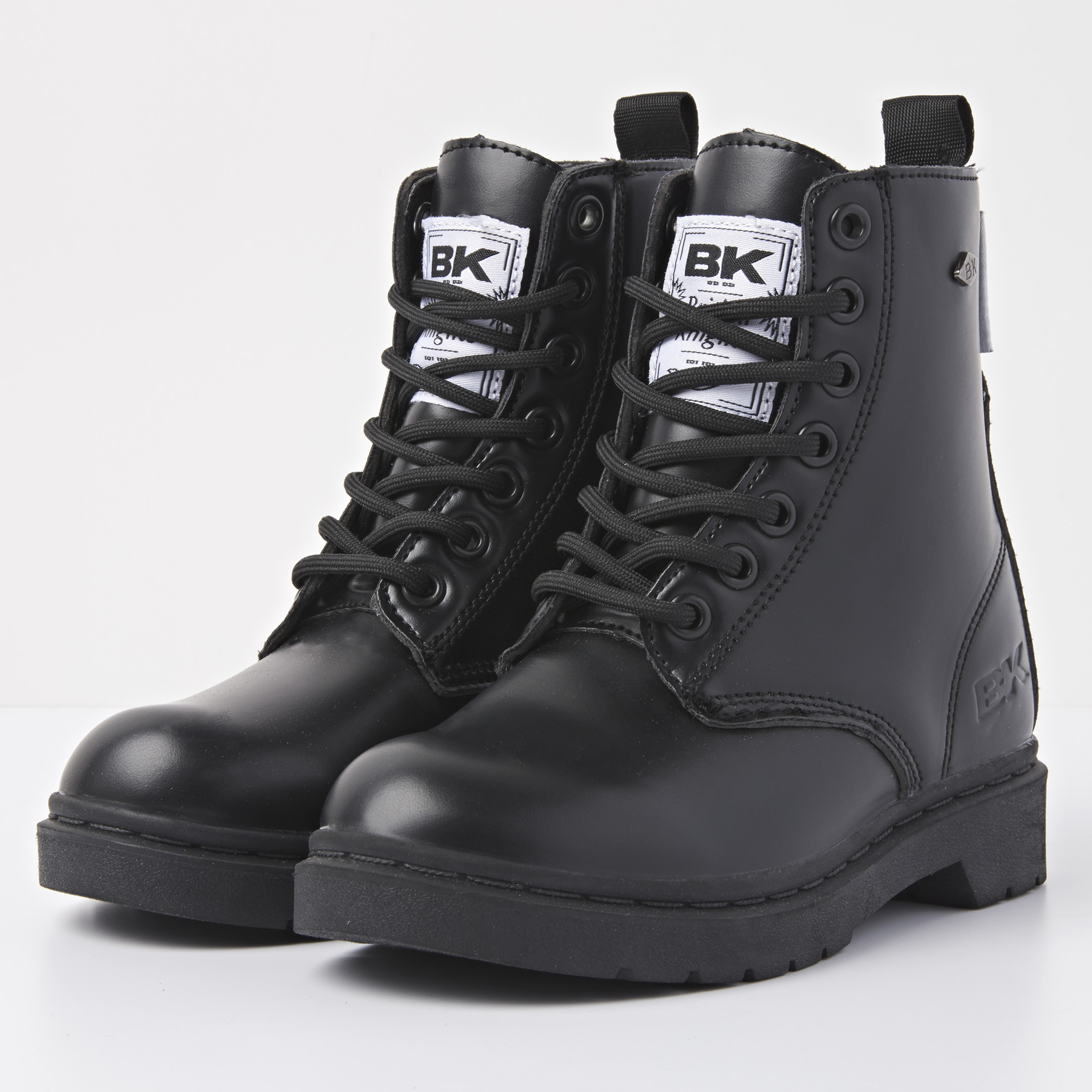 British Knights Sneaker Front view B46-3601C-02 BLAKE HIGH-TOP FEMALE British Knights Sneaker Front view B46-3601C-02 BLAKE HIGH-TOP FEMALE