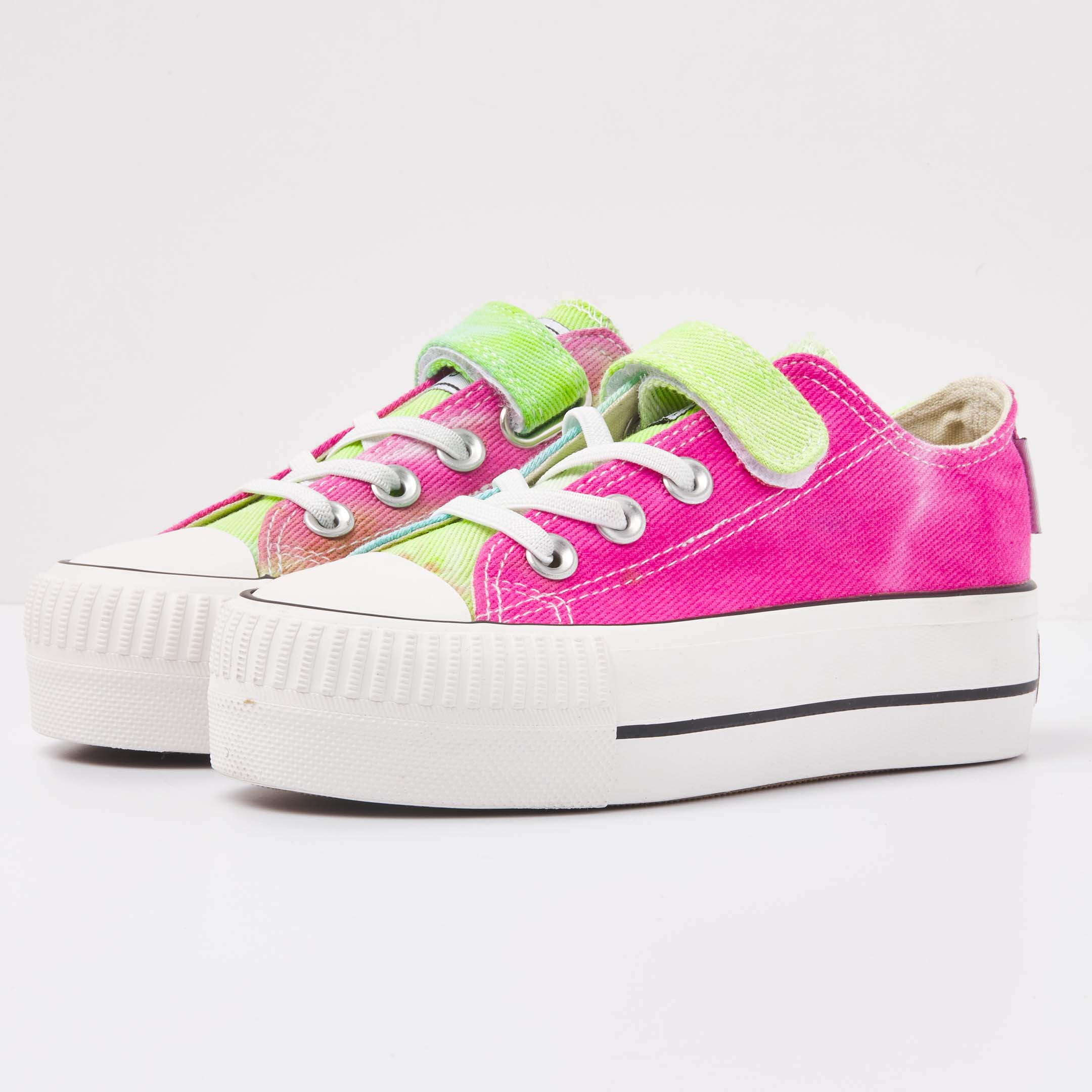 British Knights Sneaker Front view  B49-3707C-03 KAYA LOW LOW-TOP FEMALE