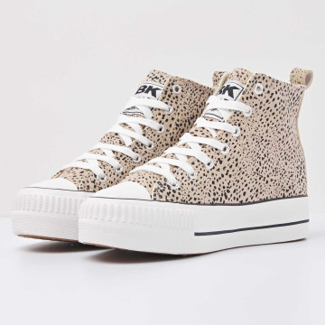  ALT Front view  B48-3718-02 KAYA MID HIGH-TOP FEMALE