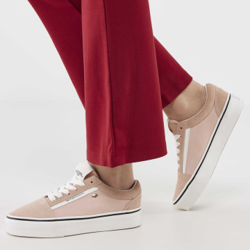 Model  B48-3713-02 MACK PLATFORM LOW-TOP FEMALE