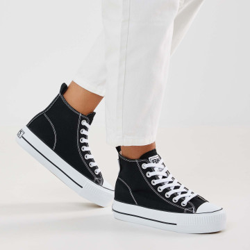 Model  B49-3709-01 KAYA MID HIGH-TOP FEMALE