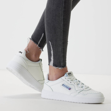Model  B51-3601-01 NOORS LOW-TOP FEMALE