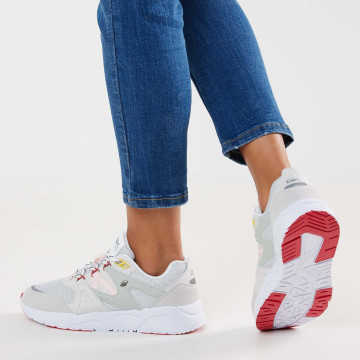 Model  B51-3610-01 RAVEL LOW-TOP FEMALE