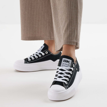 Model  B51-3732-01 KAYA FLOW LOW LOW-TOP FEMALE