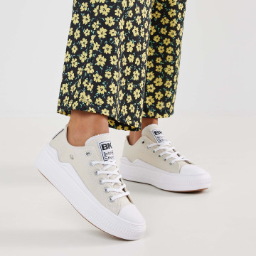 Model  B51-3732-03 KAYA FLOW LOW LOW-TOP FEMALE