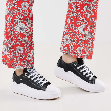 Model  B51-3733-01 KAYA FLOW LOW LOW-TOP FEMALE