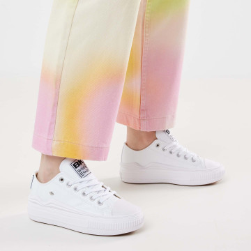 Model  B51-3733-02 KAYA FLOW LOW LOW-TOP FEMALE