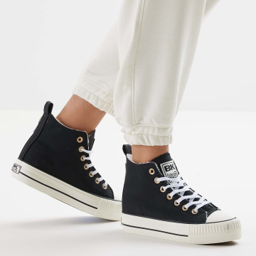 Model  B52-3709-03 KAYA MID HIGH-TOP FEMALE