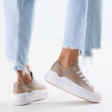Model  B53-3705-05 KAYA FLOW LOW LOW-TOP FEMALE