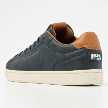 Back view  B54-3614-05 DUCO LOW-TOP MALE