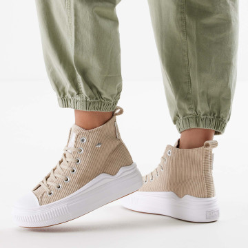 Model  B54-3702-01 KAYA FLOW MID HIGH-TOP FEMALE