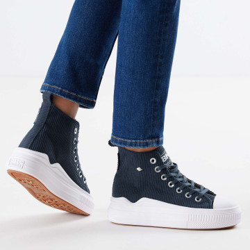 Model  B54-3702-04 KAYA FLOW MID HIGH-TOP FEMALE